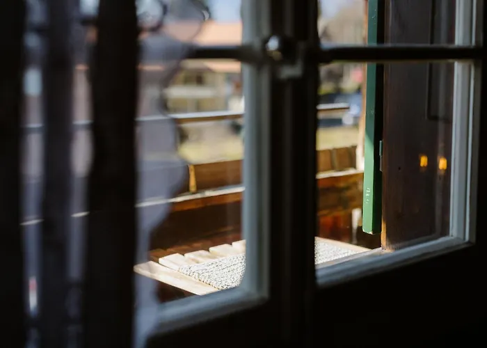 Bijou Beatus - Lakeview Sunset Retreat