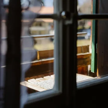 Bijou Beatus - Lakeview Sunset Retreat